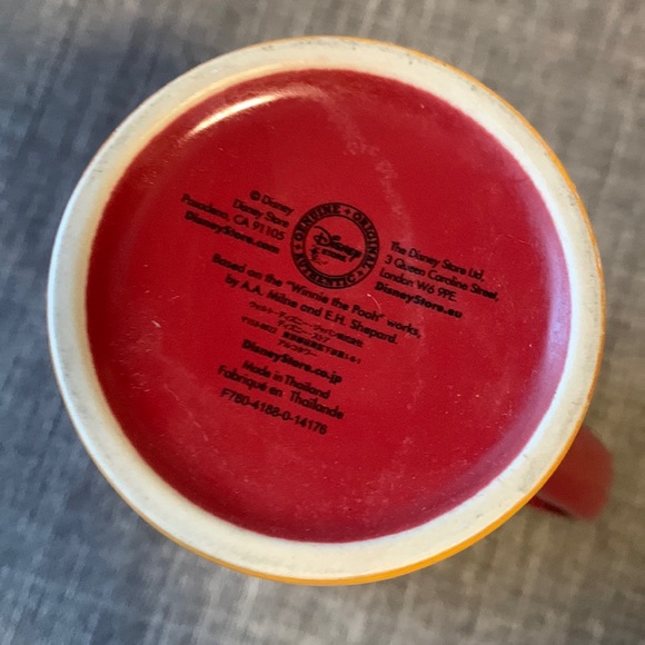 Disney Store Winnie the Pooh Bottom Face mug - Picture 6 of 6